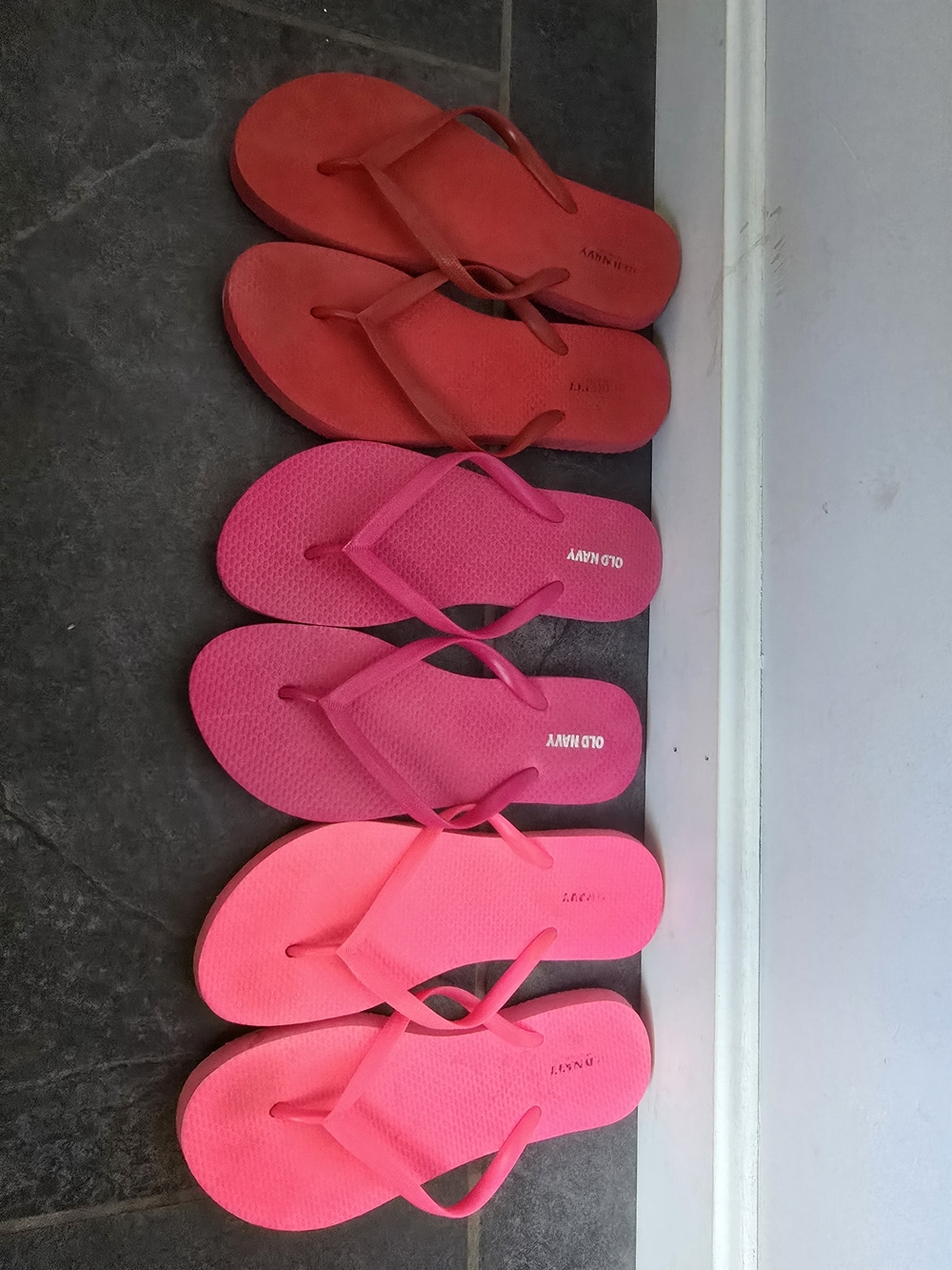 Old Navy Women's Pink and Coral Flip Flop Sandals
